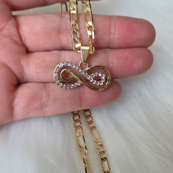 Gold Infinity Pendant Necklace,Gold plated, excellent quality, daily use - Picture 2 of 3